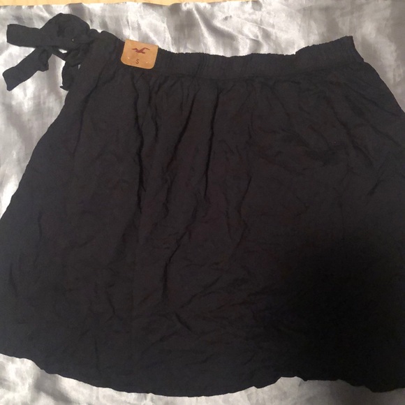 BNWT Hollister Mini Black Tie Skirt - Picture 2 of 3